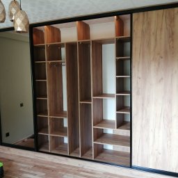 SZYMEB Szymon Dzidek - Szafa z drzwiami przesuwnymi i podświetleniem led.