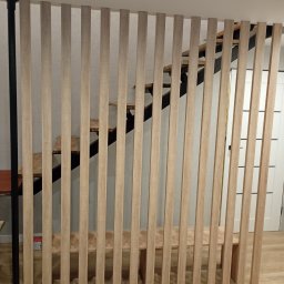 Lamele oddzielające klatkę schodową.