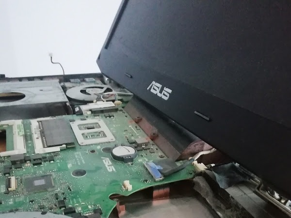 Czyszczenie gamingowego laptopa ASUS