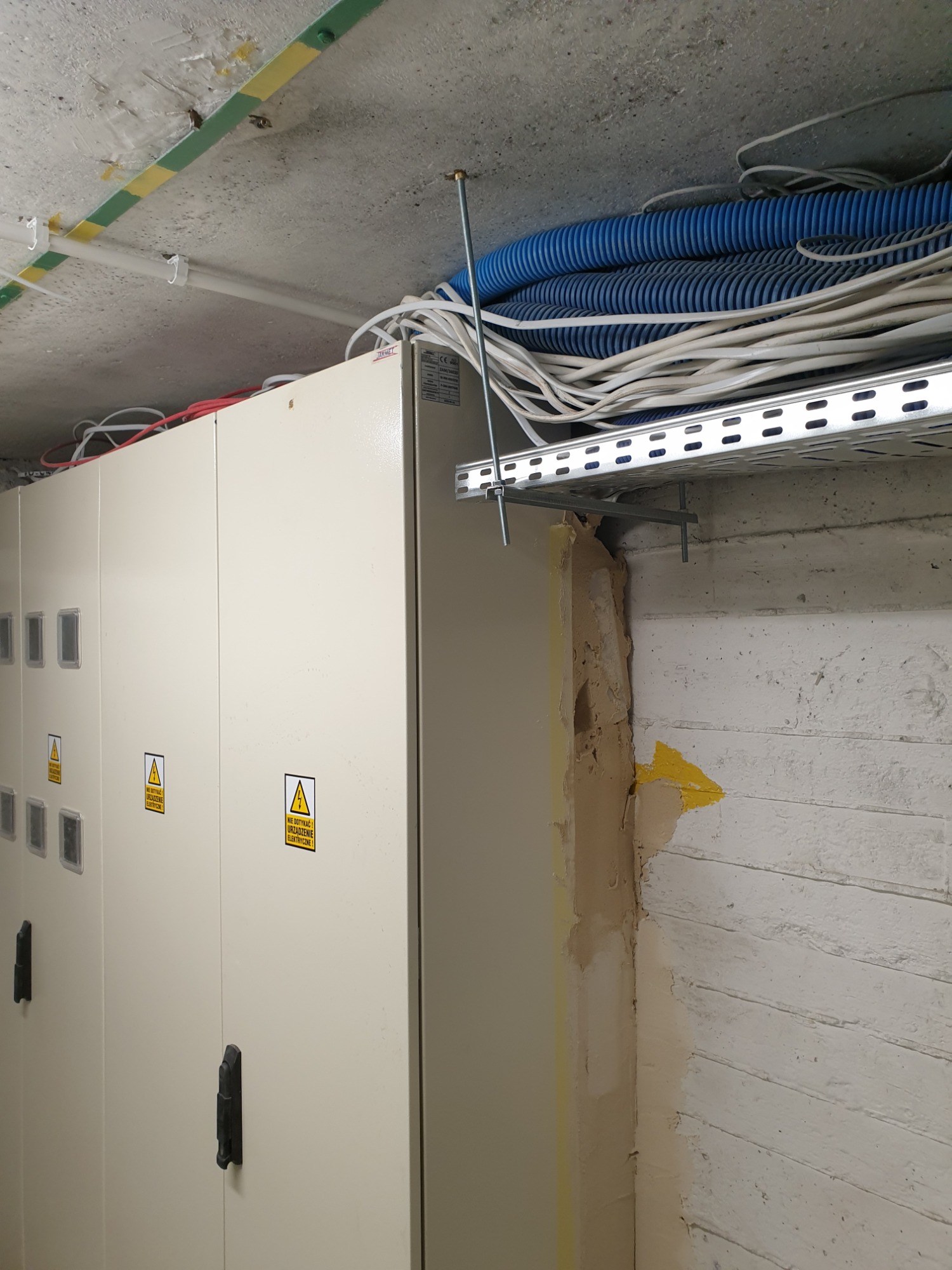 Wymiana całej instalacji elektrycznej w 300 mieszkaniowym bloku