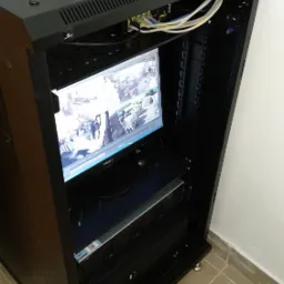 Montaż systemy zapisu w szafie RACK