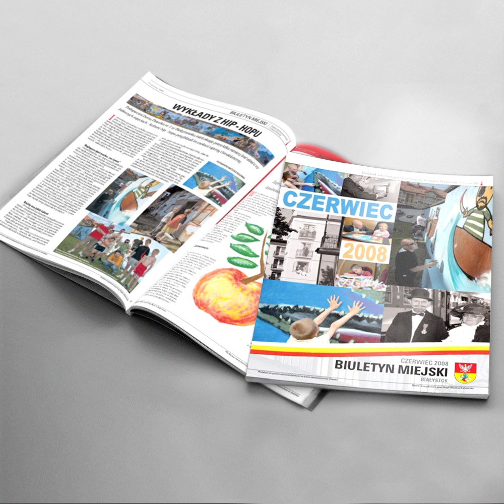 Rozłożony biuletyn miejski z artykułami i zdjęciami, otwarty na dwóch stronach, z grafiką jabłka na jednej stronie i kolażem zdjęć z datą 'czerwiec 2008' na drugiej.