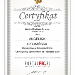 Skan certyfikatu ukończenia szkolenia online 'Obowiązkowy Split Payment' przez Angelikę Szymańską, wydanego przez Wiedza i Praktyka Sp. z o.o., z logo firmy PortalFK.pl i podpisem prezesa zarządu...