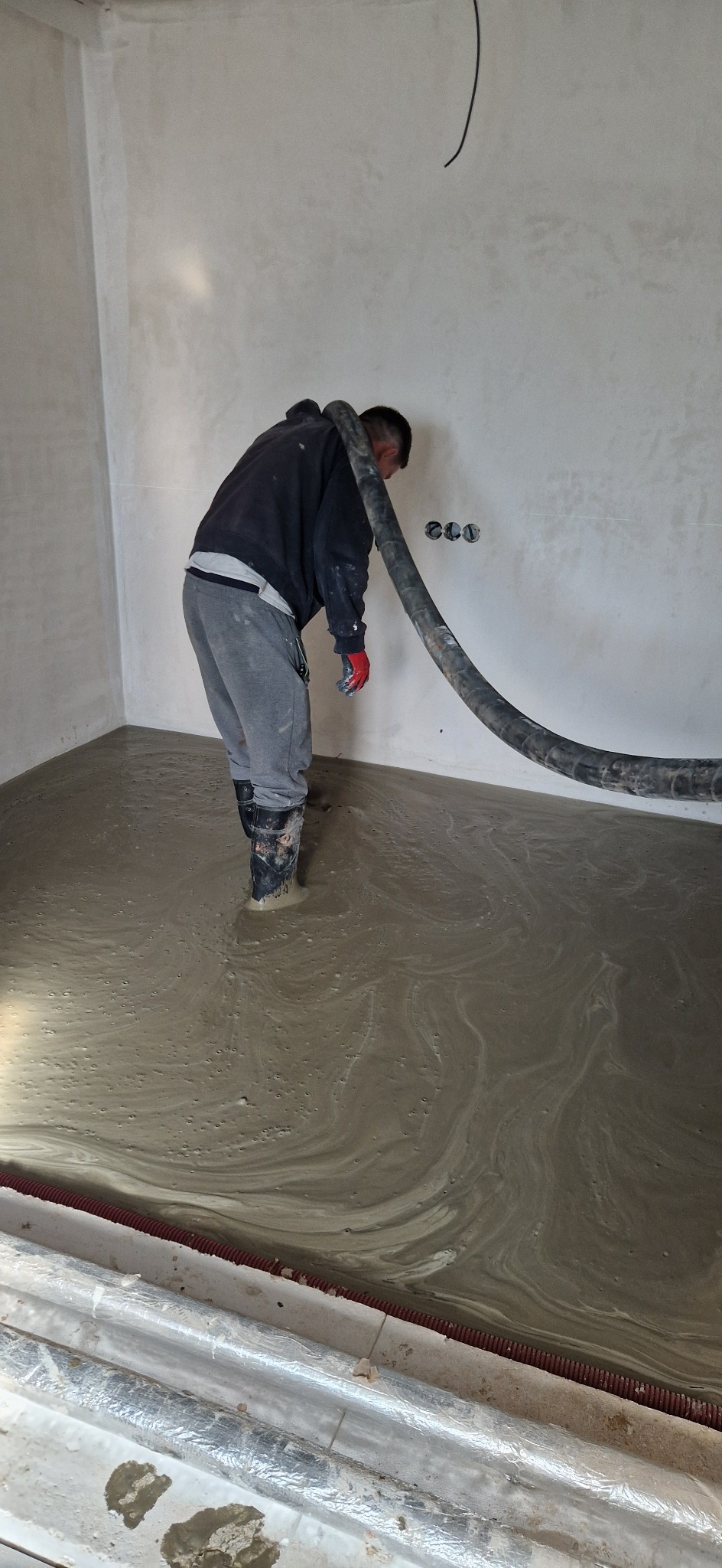 Warstwa wyrównująca przy zastosowaniu pianobetonu o minimálně wadze 400kg/1m3