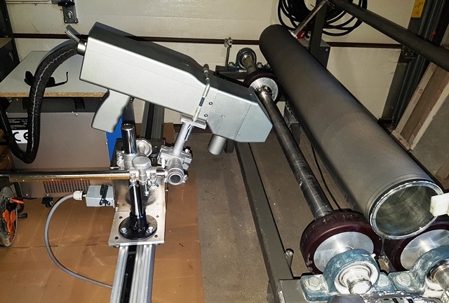 Laserowe czyszczenie tulei rastrowej.