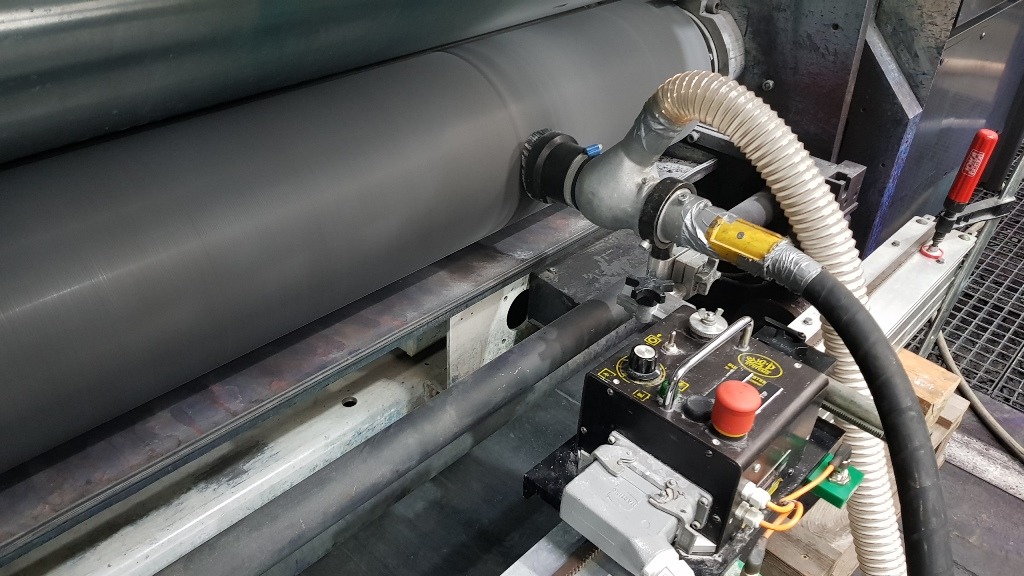 Proszkowe- ciśnieniowe czyszczenie walca rastrowego.