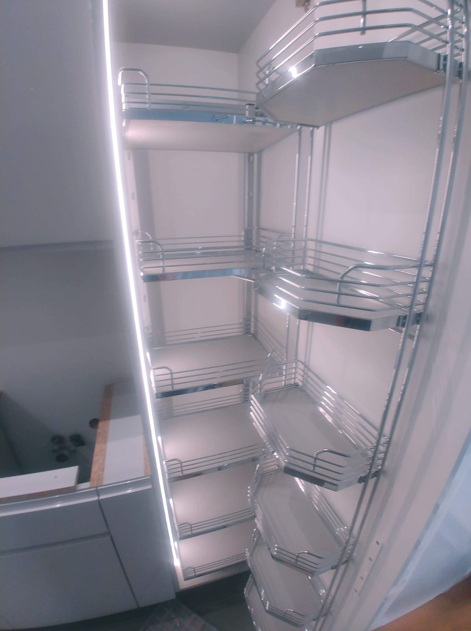 Kosz Cargo z Podświetleniem - Łatwa Organizacja Przestrzeni i Wszystko Dobrze Widoczne