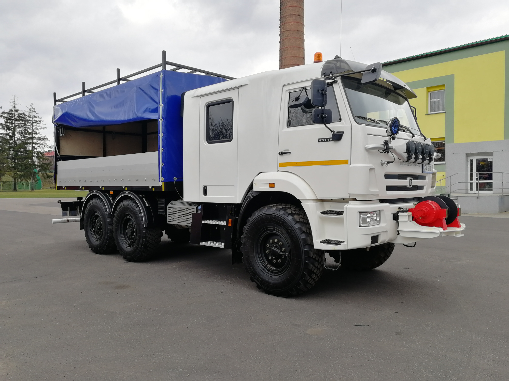 KAMAZ 6x6 specjalistyczny, warsztatowy dla branży energetycznej.