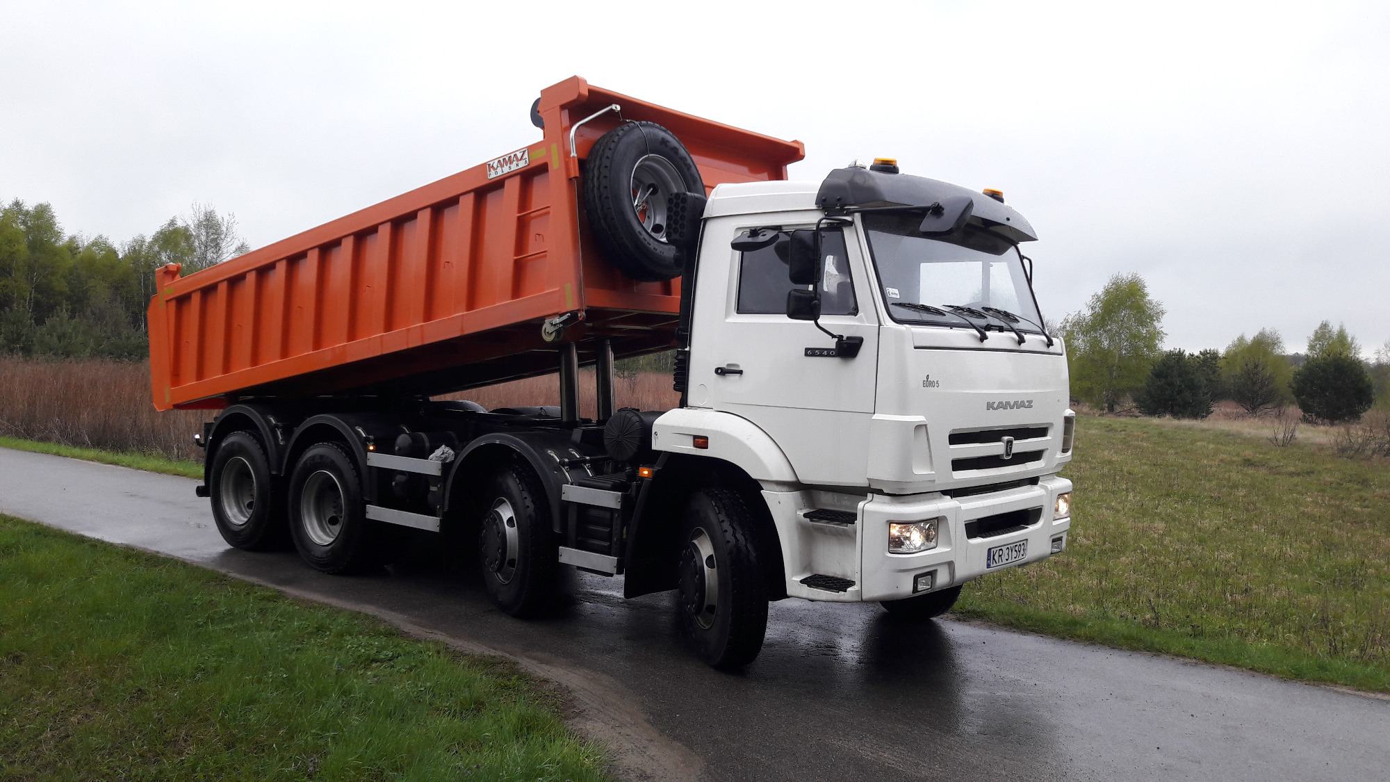 KAMAZ 8x4 duża wywrotka 19t (drogi publiczne)
