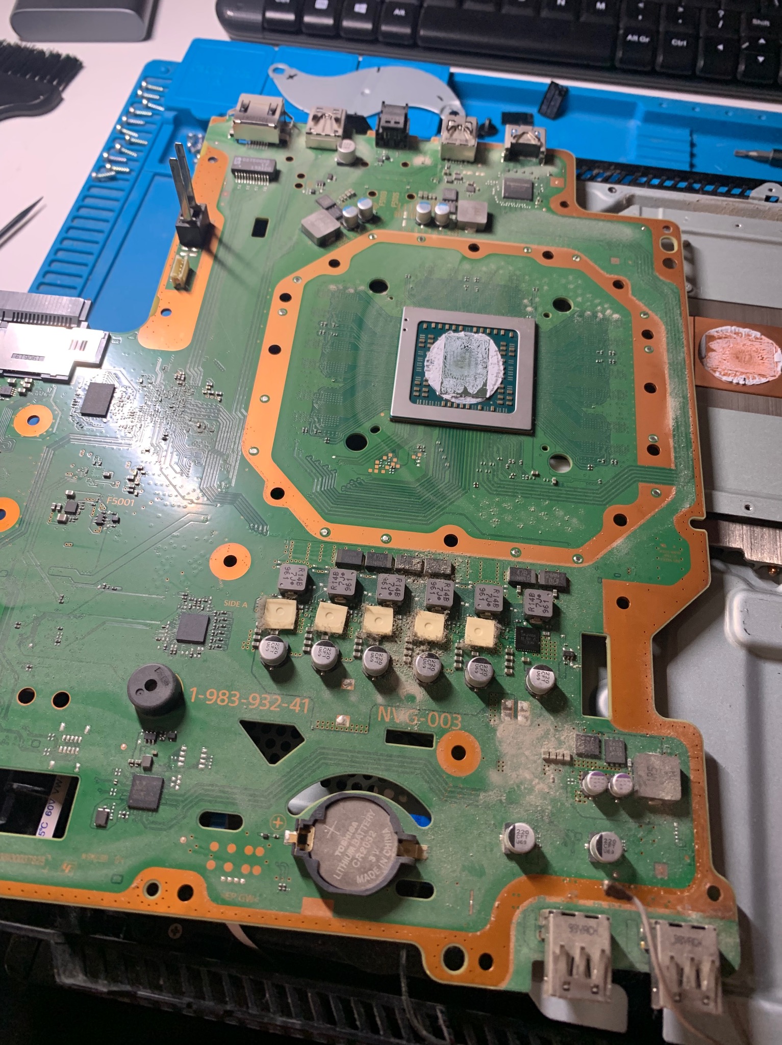 Wymiana pasty termoprzeodzącej w konsoli PS4