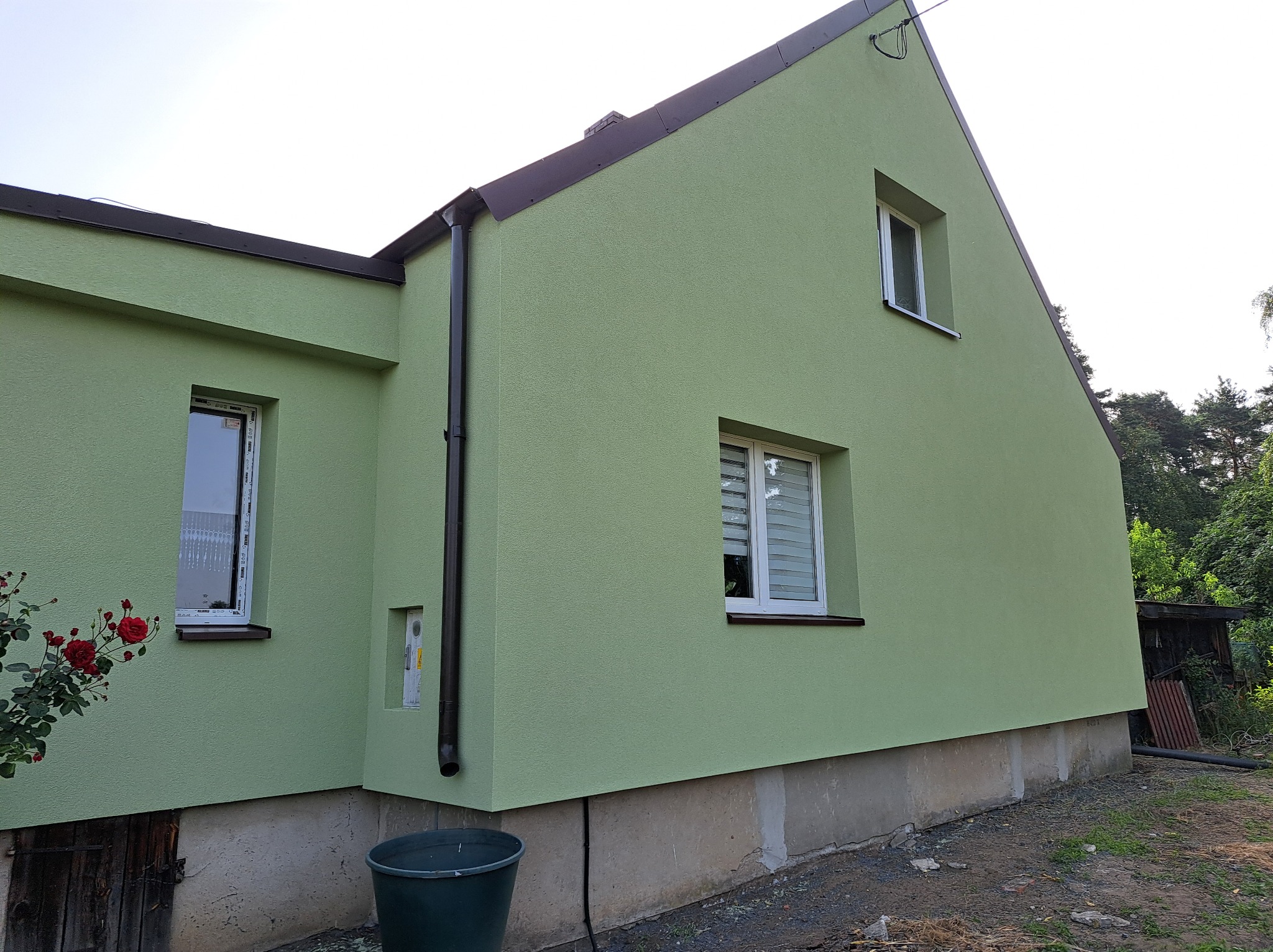 kompleksowa termomodernizacja budynku, modernizacja instalacji CO, kotłownia nowa piec na pellet, komin zewnętrzny