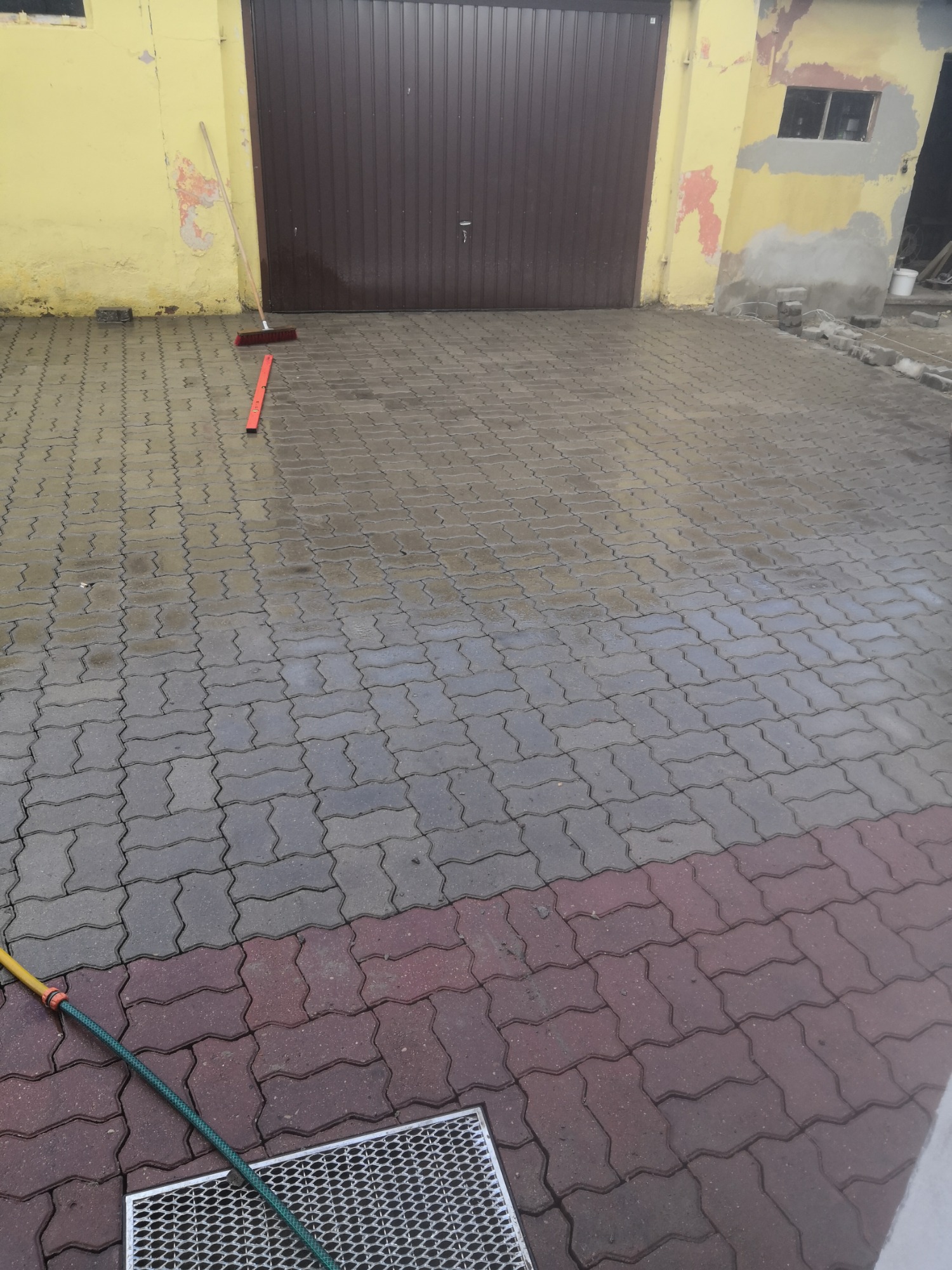 Kostka z odzysku. Wjazd do garażu