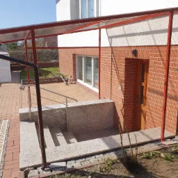 Zadaszenie pod wejscie do domu.