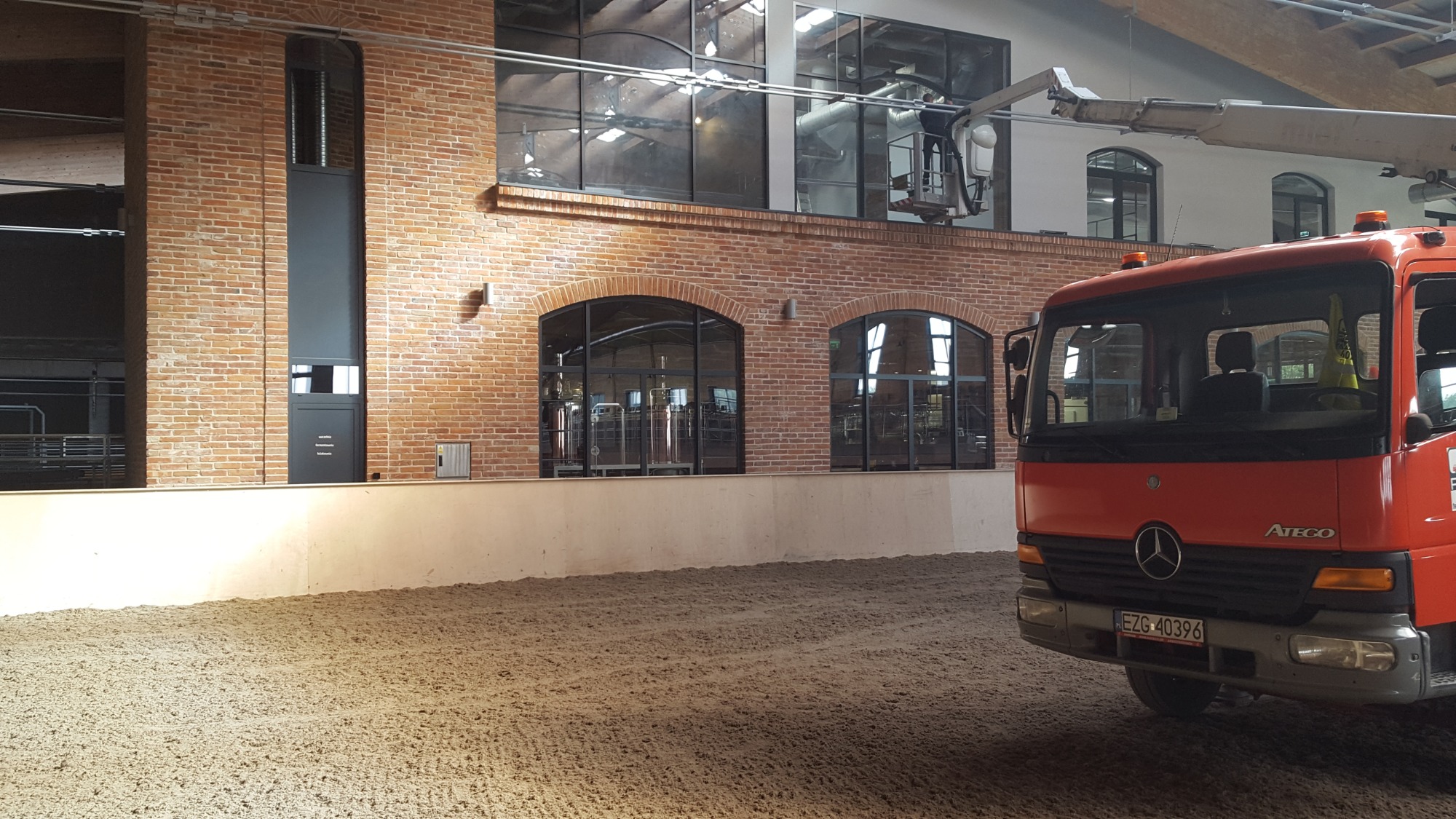 Mycie okien oraz witryn w ciężko dostępnych miejscach