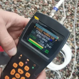 Ustawianie anten na odpowiednie satelity HotBird oraz Astrę.