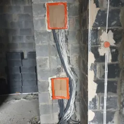 Instalacja tablic podtynkowych wraz z okablowaniem