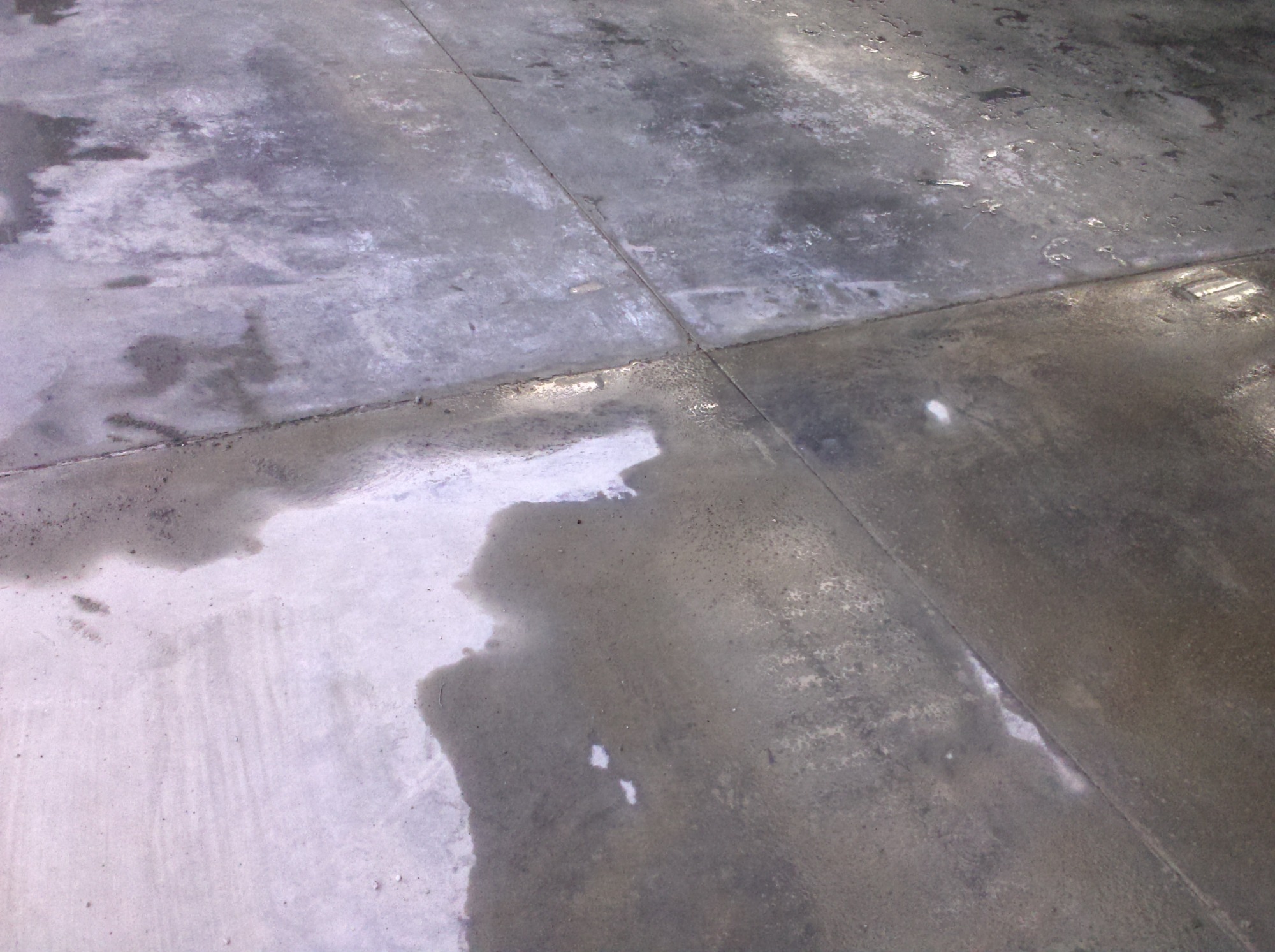 Czyszczenie posadzki przemysłowej