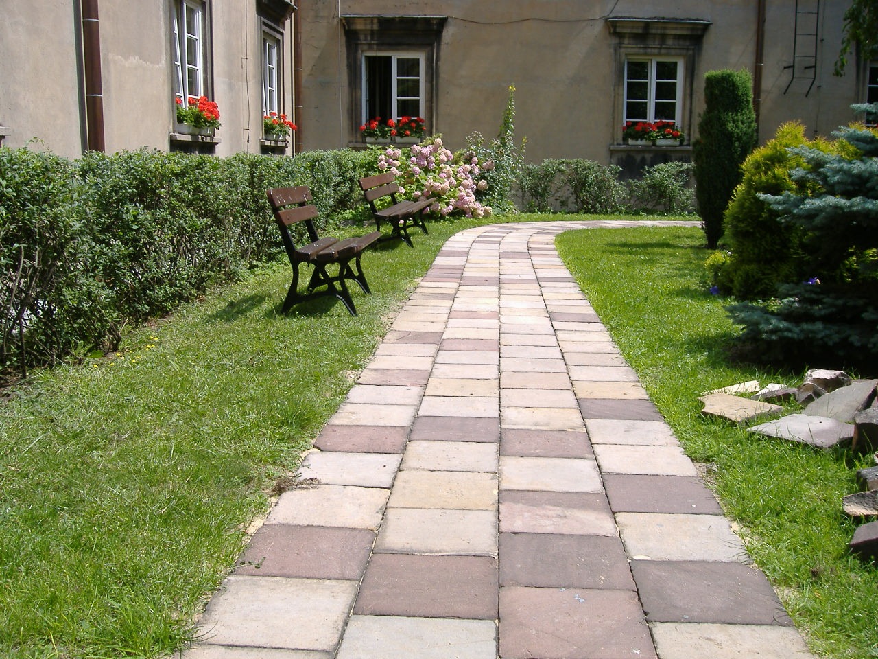 Chodnik po wyczyszczeniu