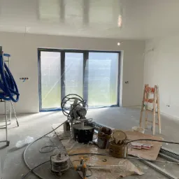 Jeden dzien pracy dom385 m2 tyn cw. Pierwsza warstwa nalozona