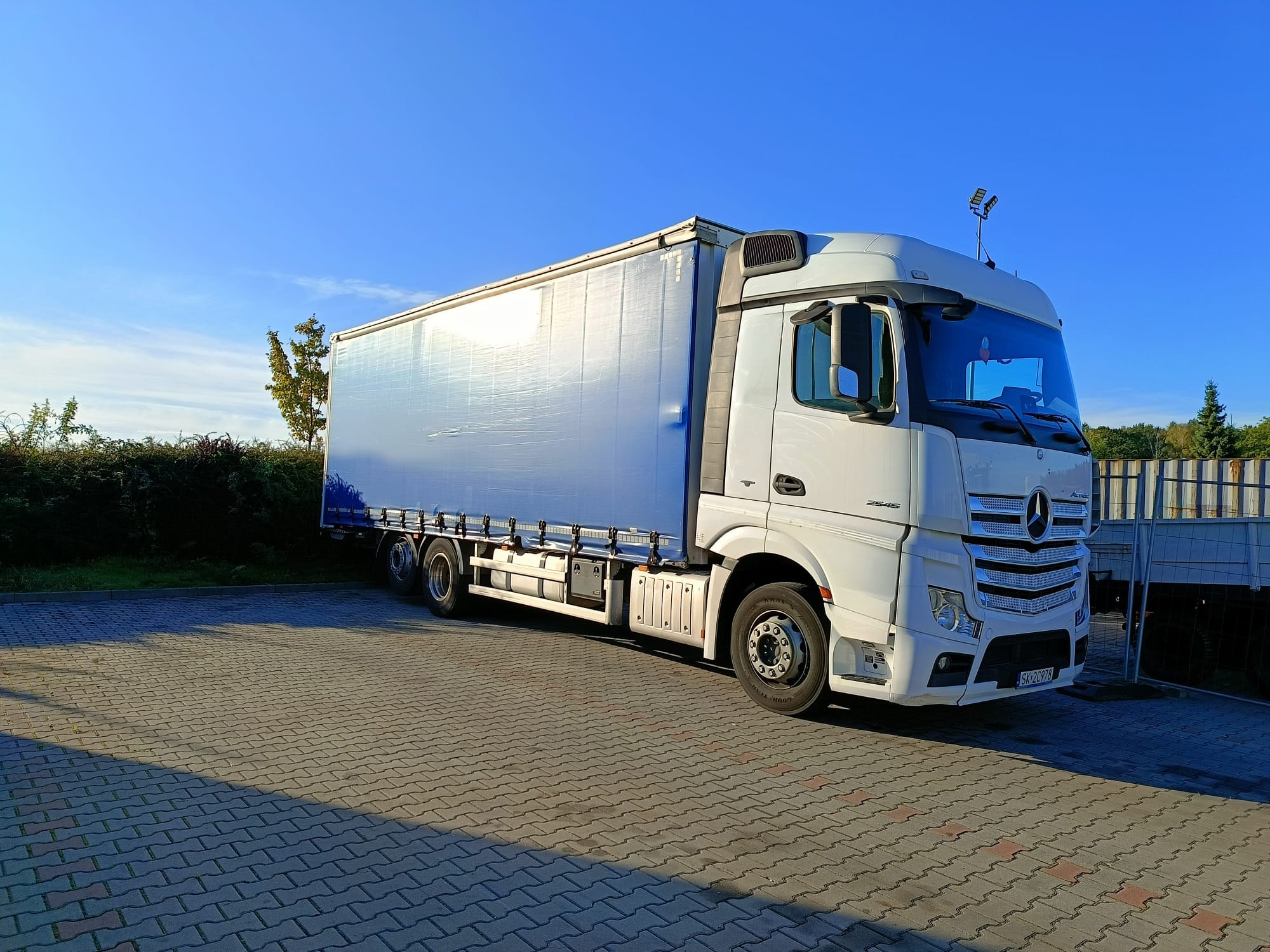 MERCEDES ACTROS 21 europalety/winda ( wys. 2.75 / dł. 8.5 / szer. 2.40 )
