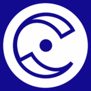 Abstrakcyjny, biały symbol w okręgu na ciemnoniebieskim tle, przypominający stylizowaną literę 'C' lub dwa półksiężyce zwrócone do siebie, z kropką pośrodku.