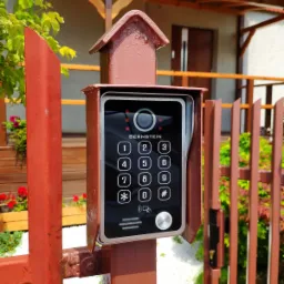 Montaż wideodomofonu i przystosowanie istniejących furtek do zastosowania elektrozaczepu