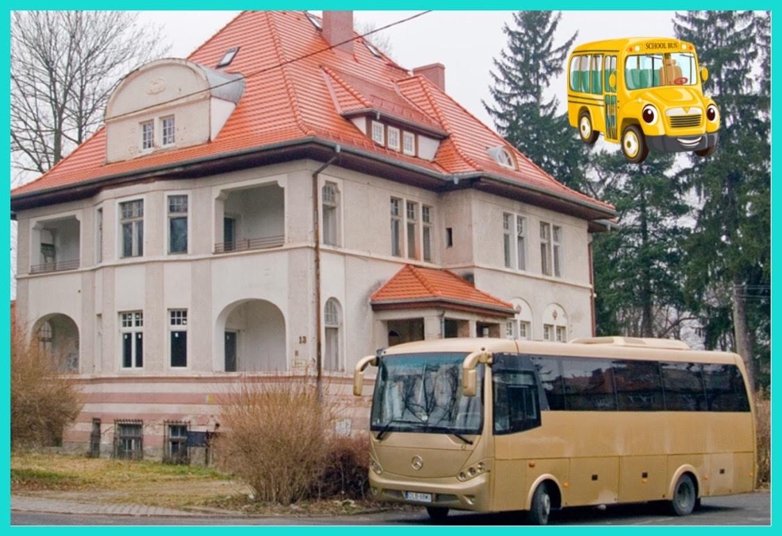 Złoty minibus Mercedes-Benz zaparkowany przed budynkiem z czerwonym dachem, w tle grafika z żółtym autobusem szkolnym.