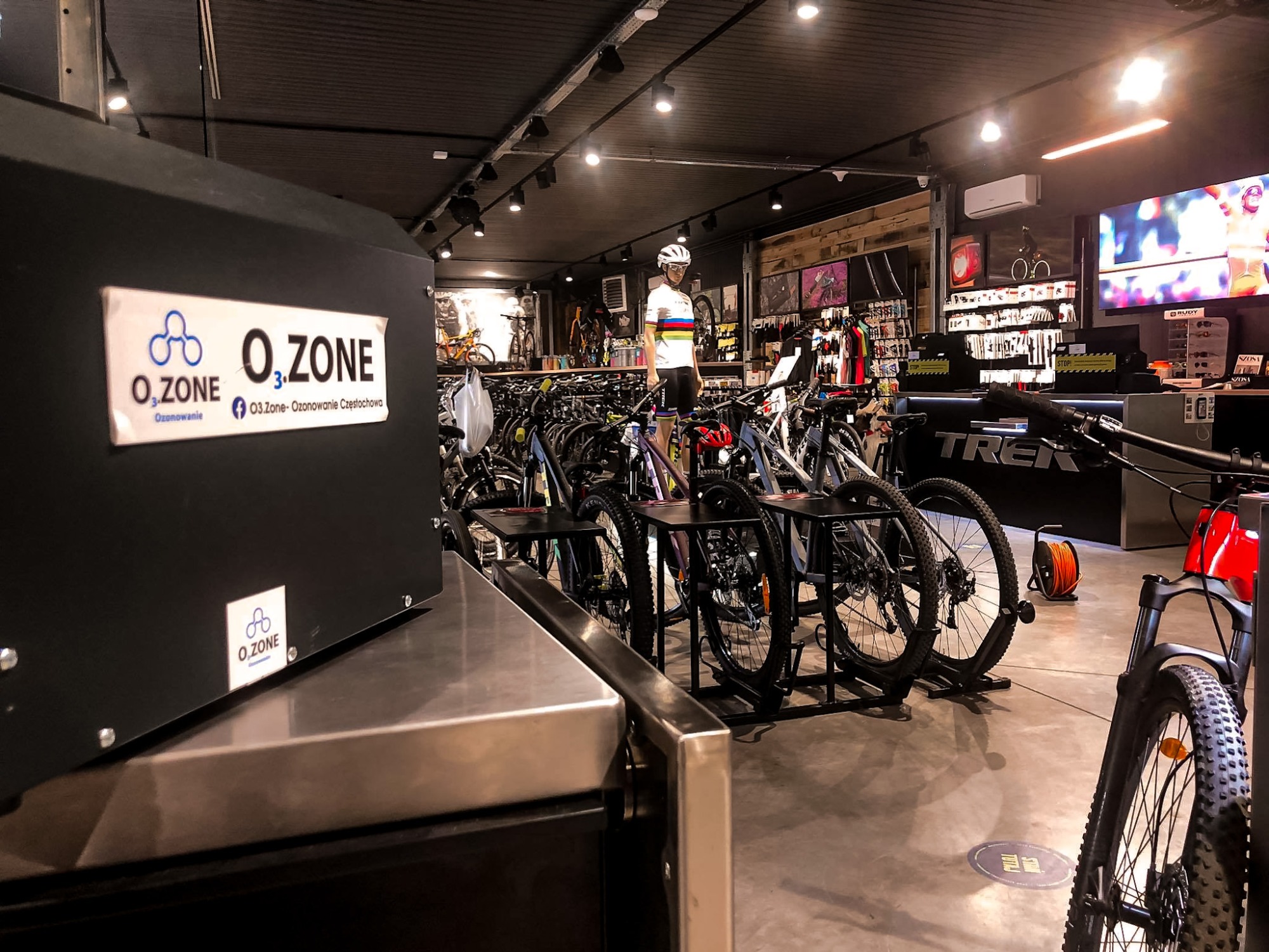 Ozonowanie salonów i dużych powierzchni sklepowych