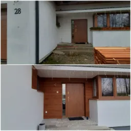 Dom przed i po renowacji elewacji: od szarej, surowej powierzchni do białej ściany z drewnianą okładziną, widoczne drewniane okna i drzwi wejściowe.