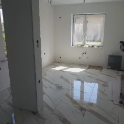 Płytki gresowe w salonie