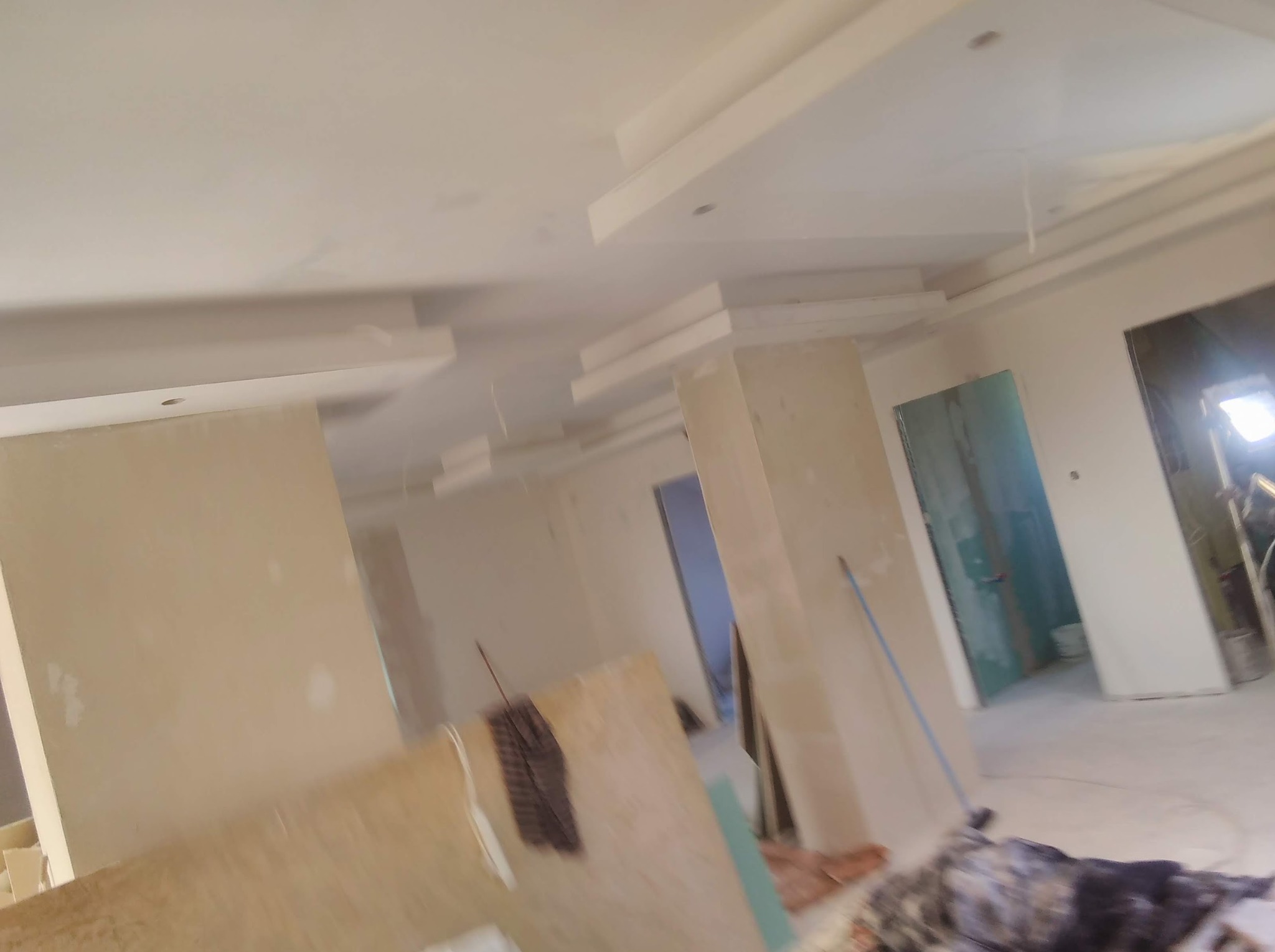 sufit powieszany i zabudowa ścianek k-g