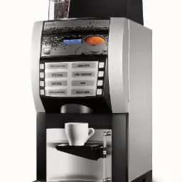 Profesjonalny ekspres do kawy Necta Korinto z pełnym menu napojów, z widocznym zbiornikiem na ziarna i białą filiżanką na podstawce
