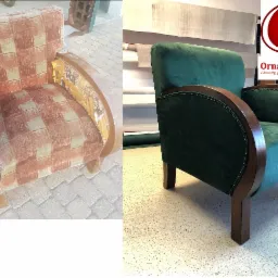 Porównanie fotela przed i po renowacji: stary, zniszczony fotel z wzorzystą tapicerką obok odnowionego, eleganckiego fotela obitego ciemnozielonym welurem z drewnianymi podłokietnikami.