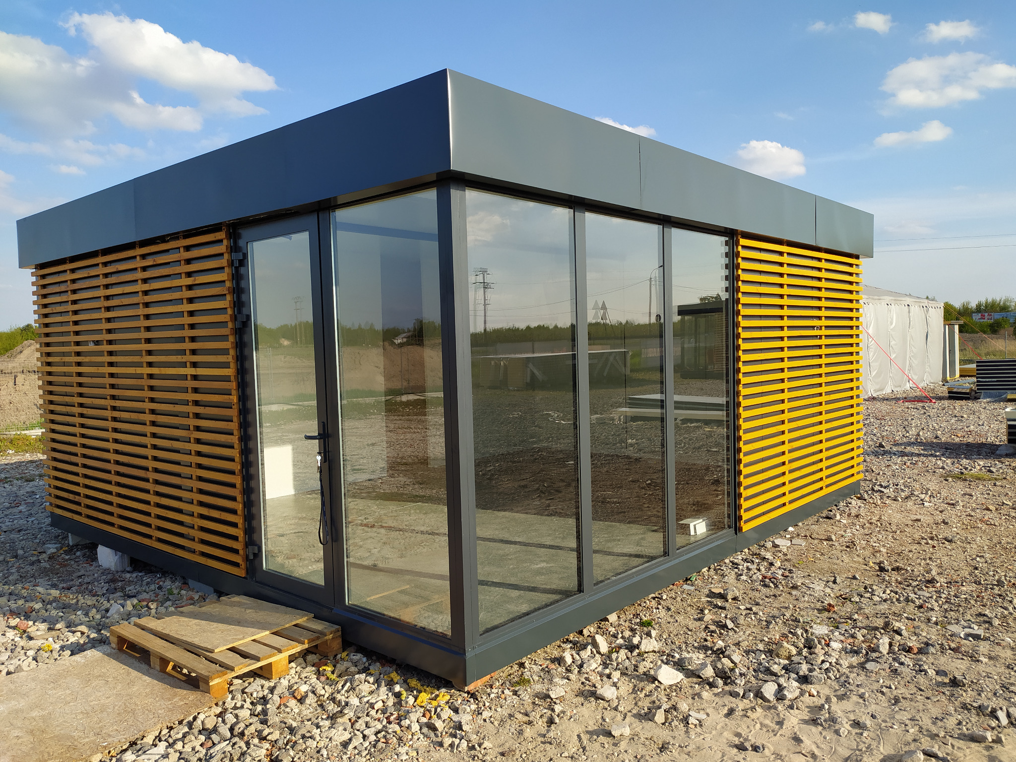 Pawilon handlowy na sklep, biuro lub domek na działkę. Biura modułowe, płyta warstwowa M-Office