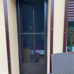 Moskitiera drzwiowa otwierana