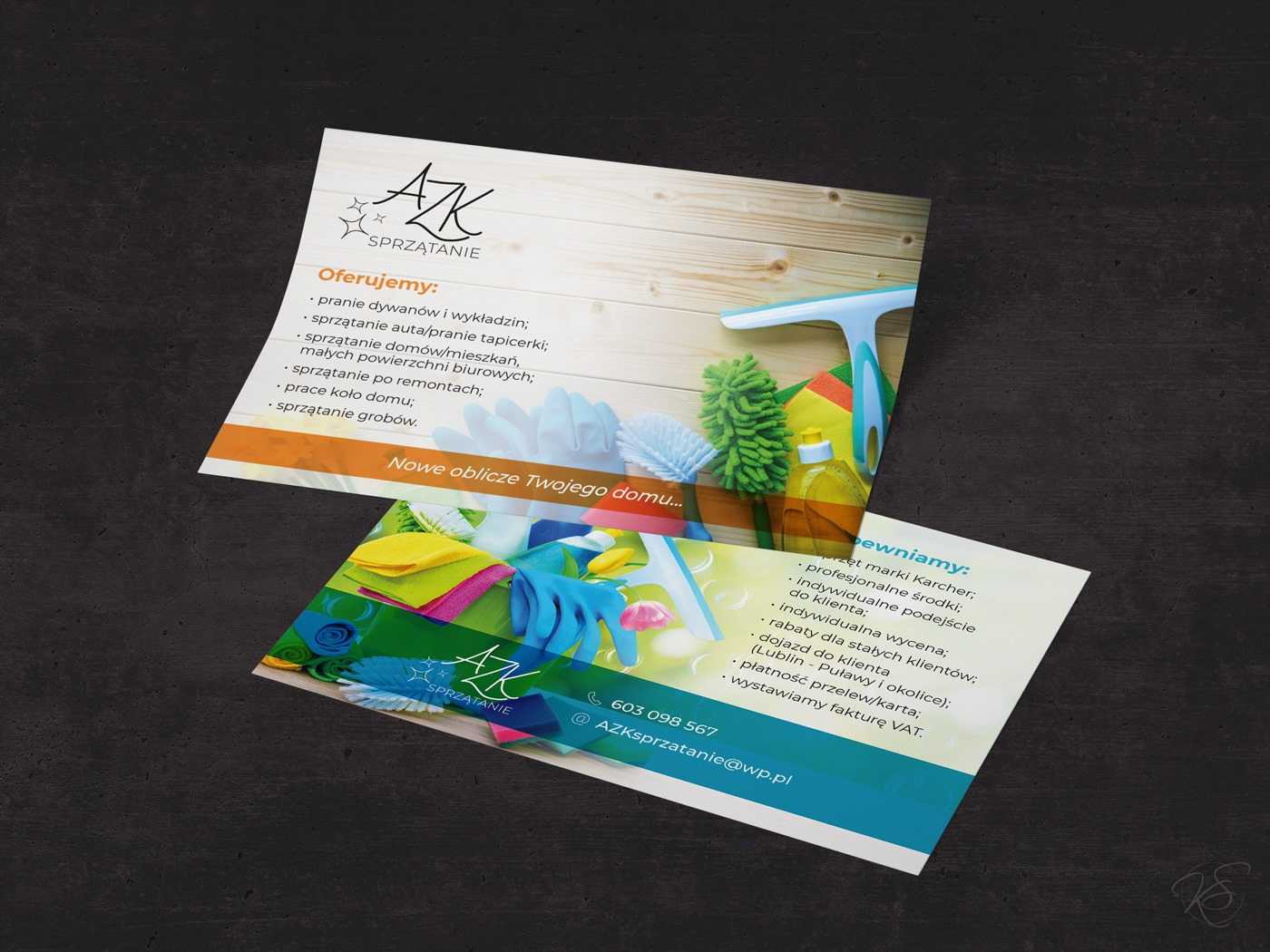 Dwie ulotki firmy sprzątającej AZK SPRZĄTANIE leżące na ciemnym tle. Ulotki zawierają listę oferowanych usług i dane kontaktowe.
