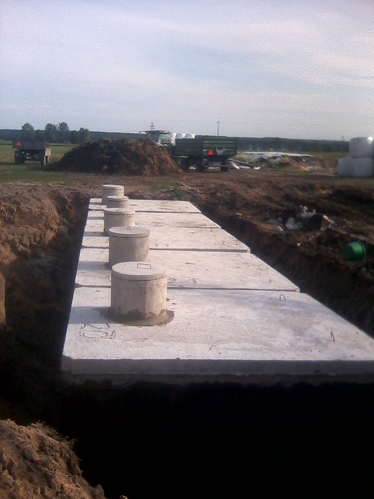 Kompletne zbiorniki łączone szeregowo.