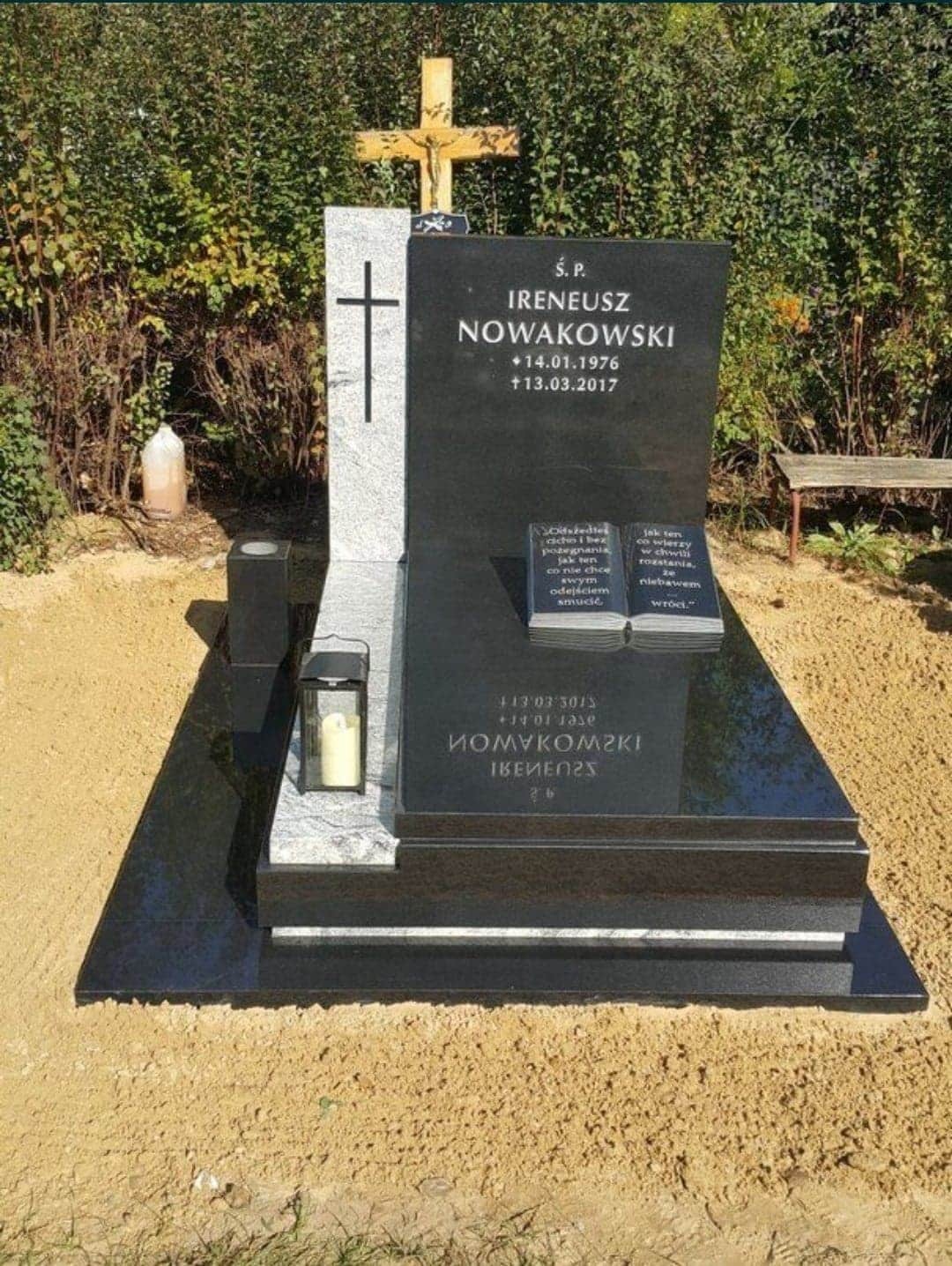 Podniesienie pomnika, posprzątanie wokół nagrobka