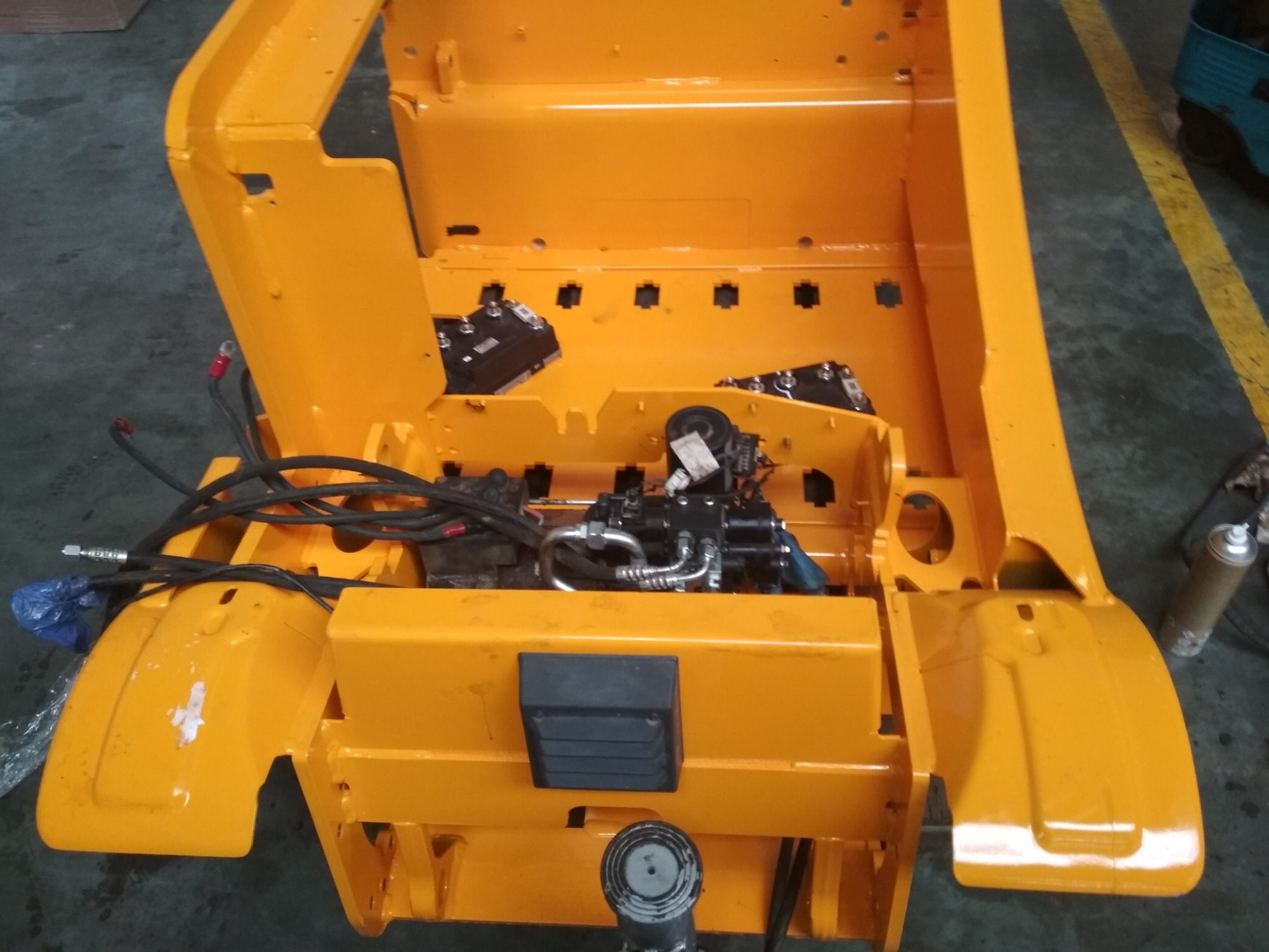 Rama wózka widłowego po naprawie.