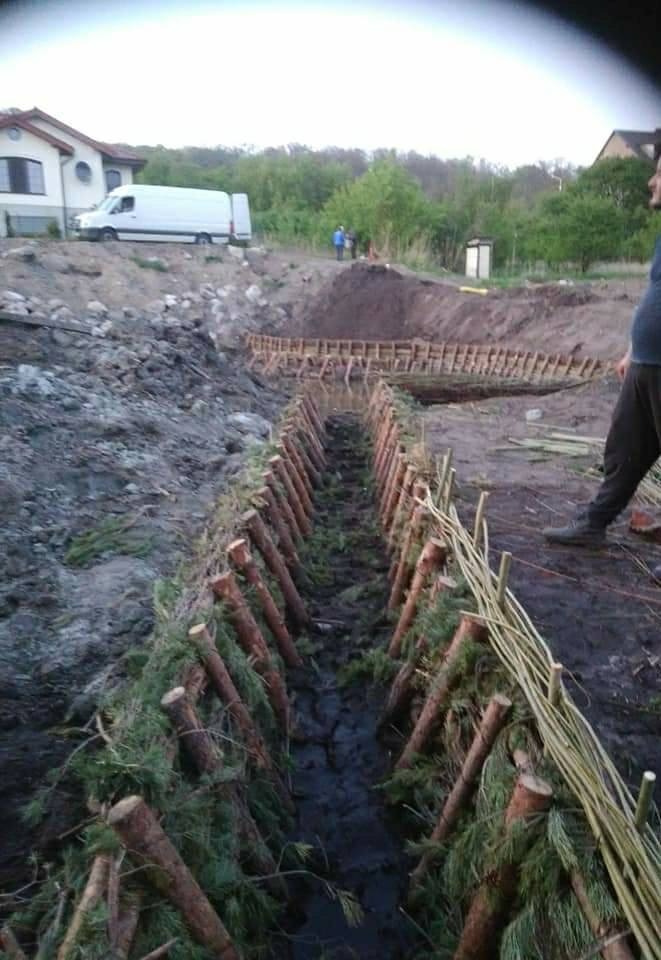 umacnianie skarp stawu i rowu melioracyjnego