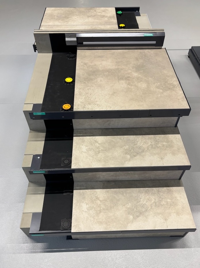 Schody wentylowane na systemie Renoplast.