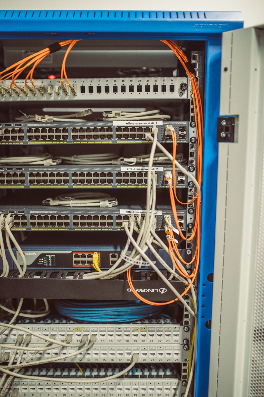 Instalacje teletechniczne, kompleksowe wykonanie, łącznie z krosowaniem, pomiarami, spawaniem światłowodów.