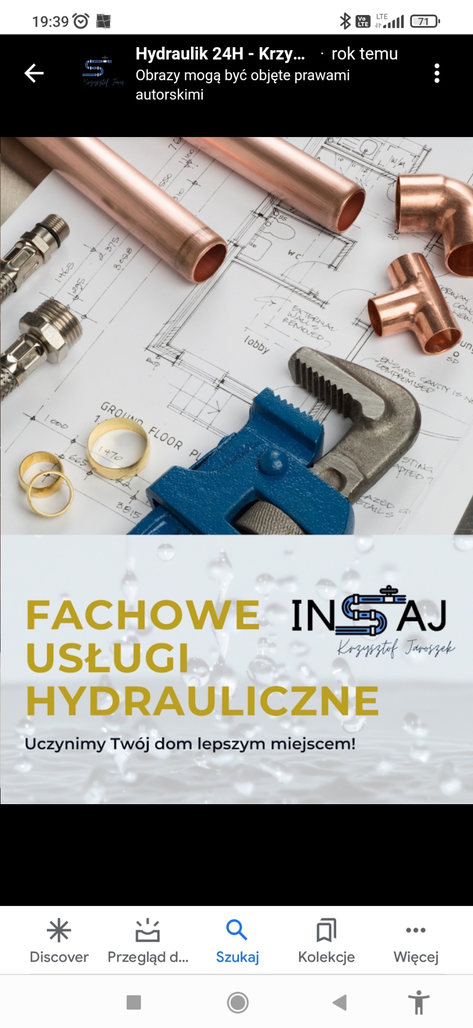 Miedziane rury, złączki, klucz nastawny i dwie obrączki na planie instalacji hydraulicznej, ujęcie z góry.