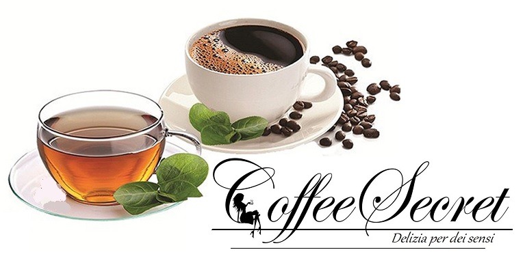Kompozycja z filiżanką kawy z pianką, szklanką herbaty, ziaren kawy i listków mięty, obok logo 'Coffee Secret'.