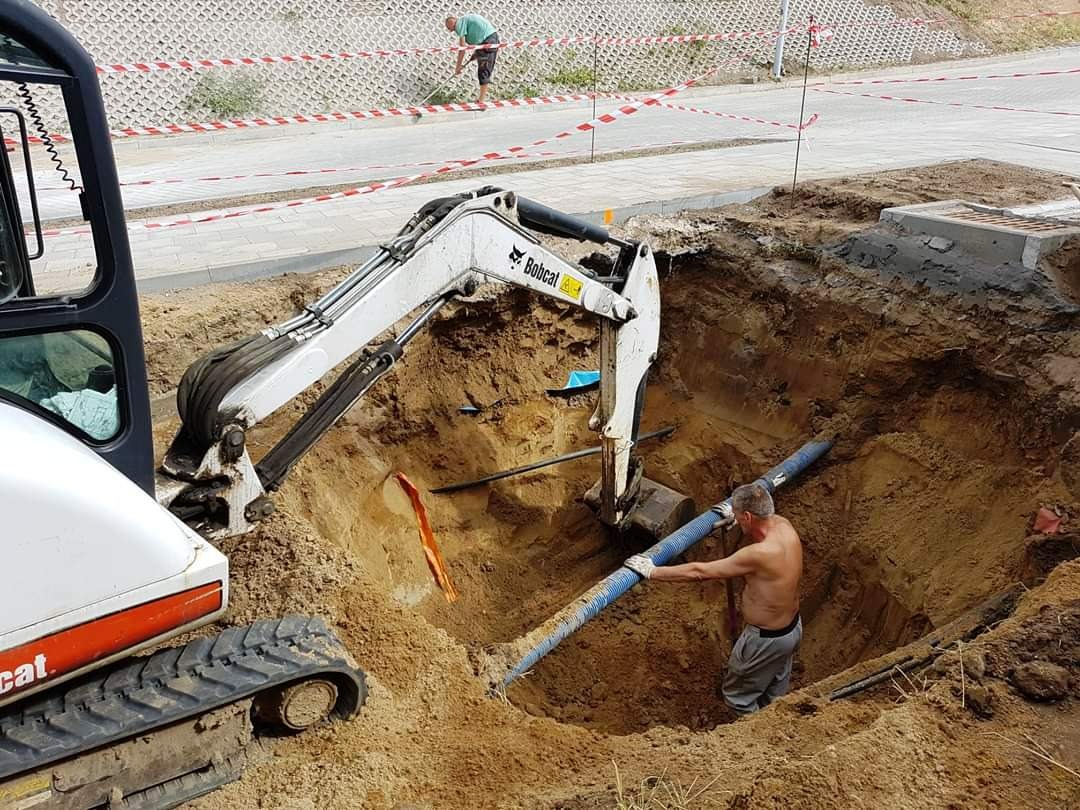 Przyłącza i sieci wodne, grzewcze, kanalizacyjne, deszczowe, energetyczne.