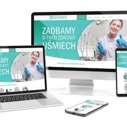 Webkomp - Responsywna strona internetowa dentysty na laptopie, monitorze, tablecie i smartfonie, wyświetlająca uśmiechniętą dentystkę w rękawiczkach i z narzędziami, z tekstem 'Zadbamy o Twój zdrowy uśmiech'.