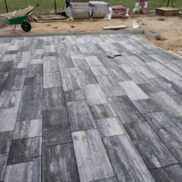 Taras z płytki brukowej