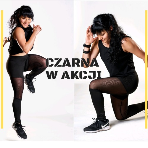 Kobieta w czarnym stroju sportowym wykonuje ćwiczenia w studio na białym tle, ujęcie z dwóch różnych pozycji.