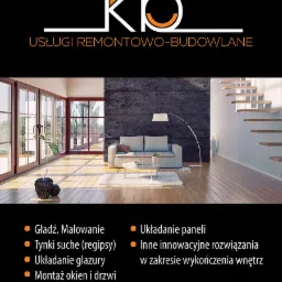 Grafika reklamowa firmy remontowo-budowlanej 'kb' prezentująca wnętrze salonu z drewnianą podłogą, dużymi oknami, betonową ścianą, sofą i schodami, z informacją o ofercie: gładzie, malowanie, tynki...