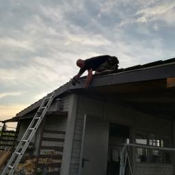 krycie i obróbki dachu na garażu-altanie